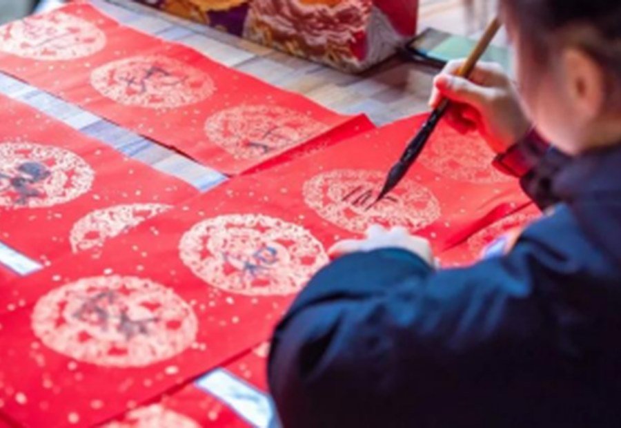 Atividade cultural chinesa em oficina prática